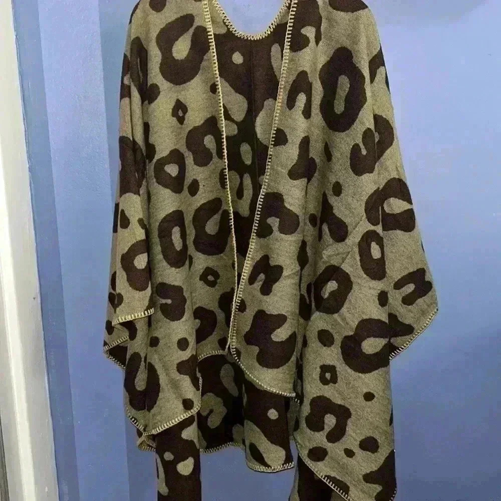 Leopard poncho reversible, one size